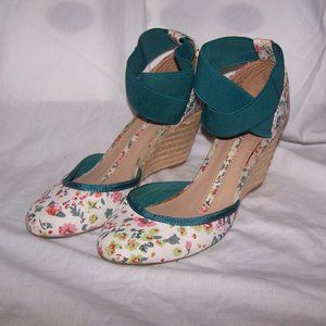 New Direction Wedges size 7